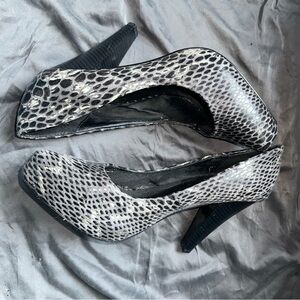 Dollhouse Snake Skin Print women’s size 11